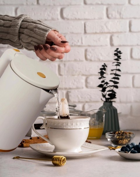 CZAJNIK ELEKTRYCZNY BEZPRZEWODOWY TURYSTYCZNY 1500 W 1.2 L OBROTOWY BIAŁY